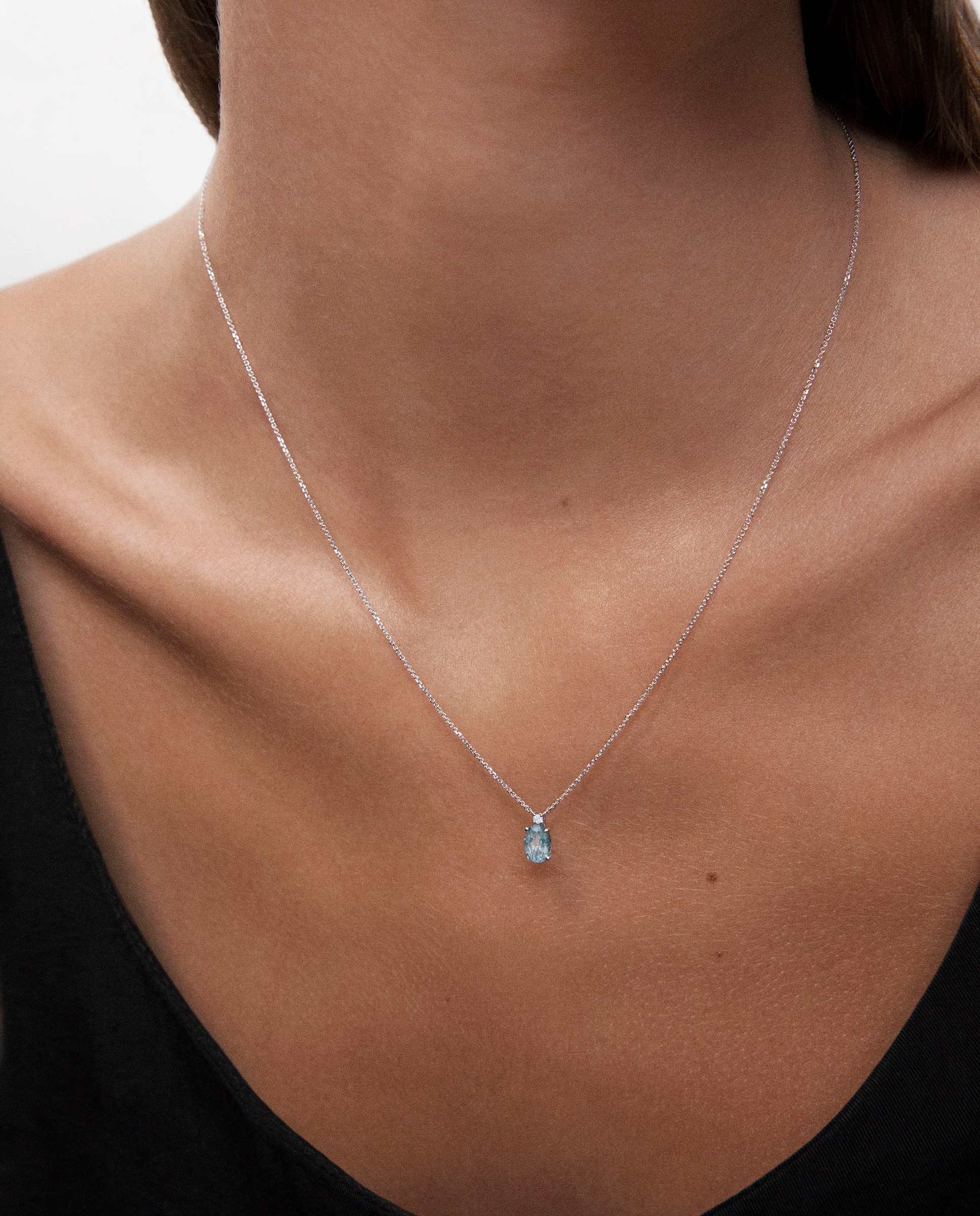Imagen 4 de Cadena con colgante amelie oval de aguamarina en oro blanco de 18 kt - MUMIT - Aguamarina Aguamarina