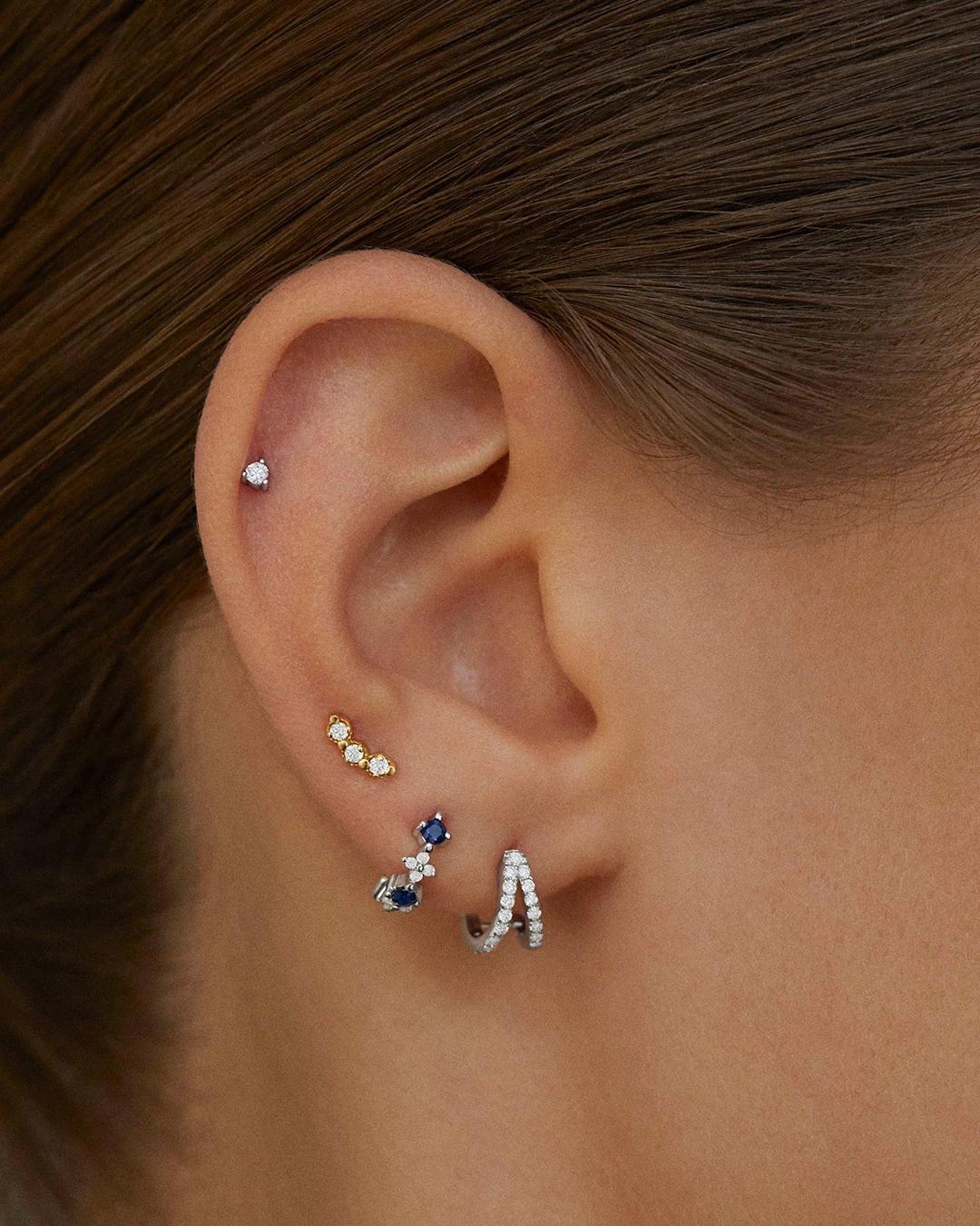 Pendientes milgrain trilogy de diamantes en oro amarillo de 18 kt - MUMIT - Blanco Blanco-2