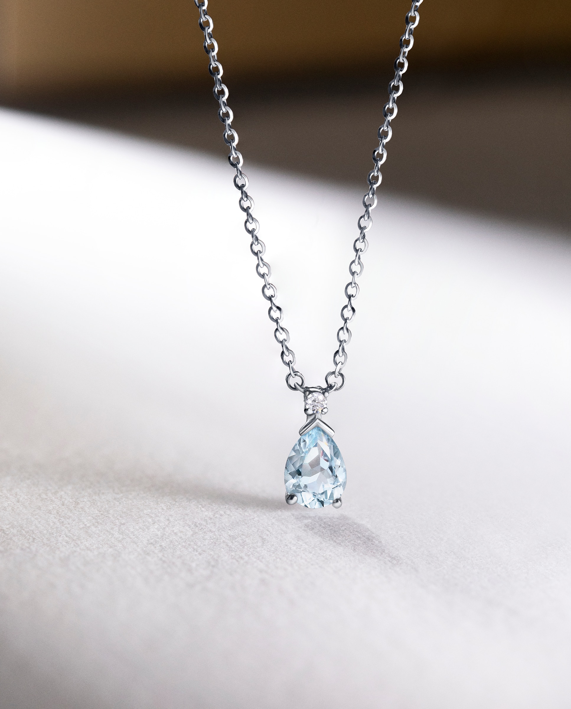 Imagen 4 de Cadena con colgante amelie pera de aguamarina en oro blanco de 18 kt - MUMIT - Aguamarina Aguamarina
