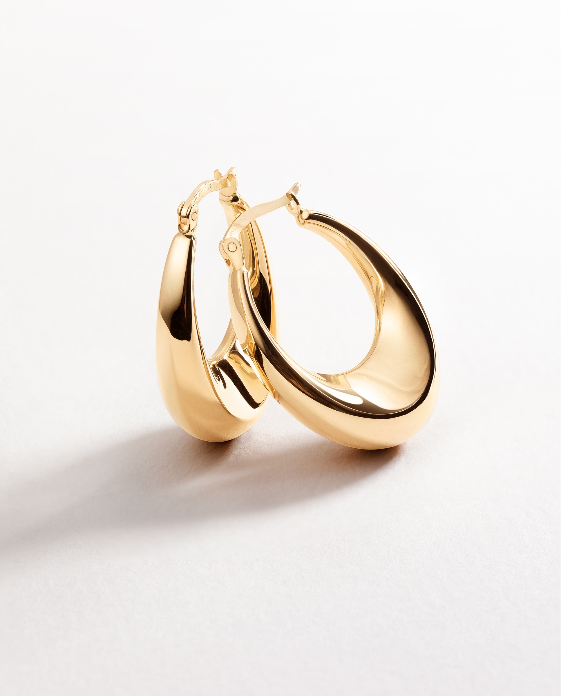 Imagen 4 de Pendientes de aro duomo en oro amarillo de 18 kt - MUMIT - Oro Oro
