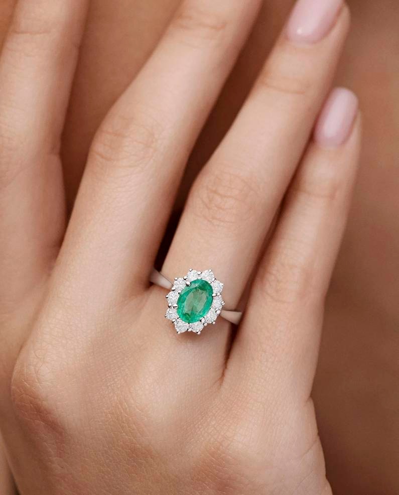 Anillo irem de esmeralda y diamantes de 0,70 cts en oro blanco de 18 kt Esmeralda MUMIT Esmeralda-2
