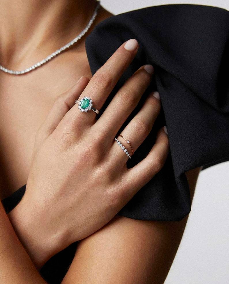 Anillo irem de esmeralda y diamantes de 0,70 cts en oro blanco de 18 kt Esmeralda MUMIT Esmeralda-4