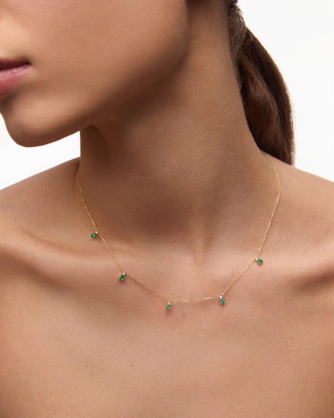 Gargantilla bonnie de esmeraldas y diamantes en oro amarillo de 18 kt - MUMIT - Verde Verde-2