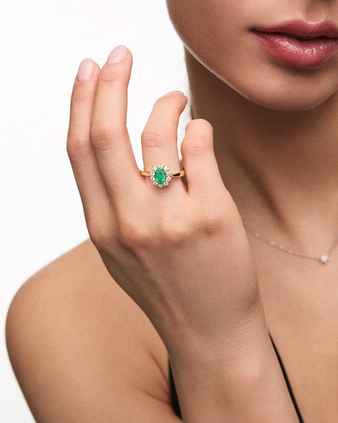 Imagen 2 de Sortija irem de esmeralda y diamantes 0,50 cts. en oro amarillo de 18 kt - MUMIT - Verde Verde