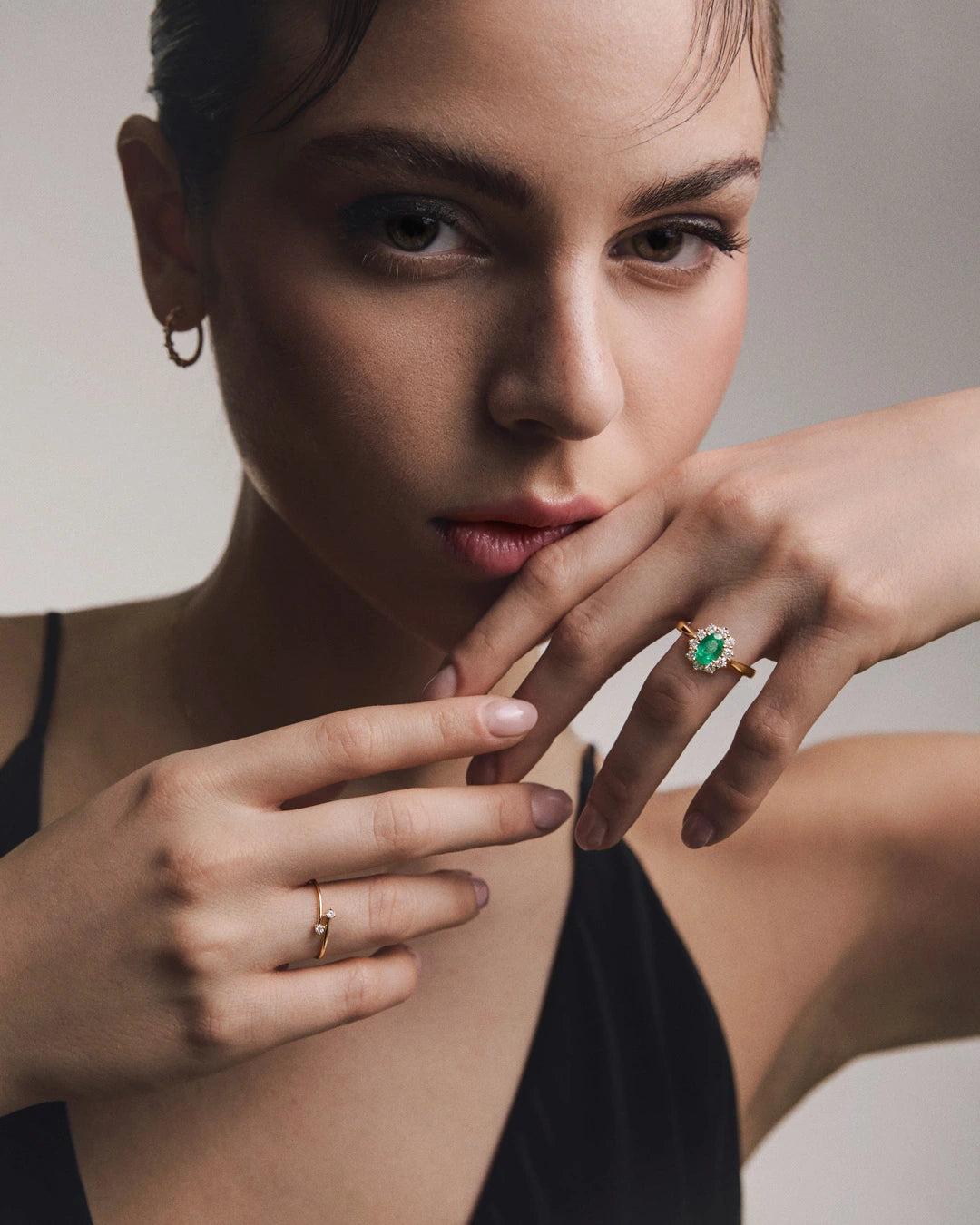 Imagen 3 de Sortija irem de esmeralda y diamantes 0,50 cts. en oro amarillo de 18 kt - MUMIT - Verde Verde