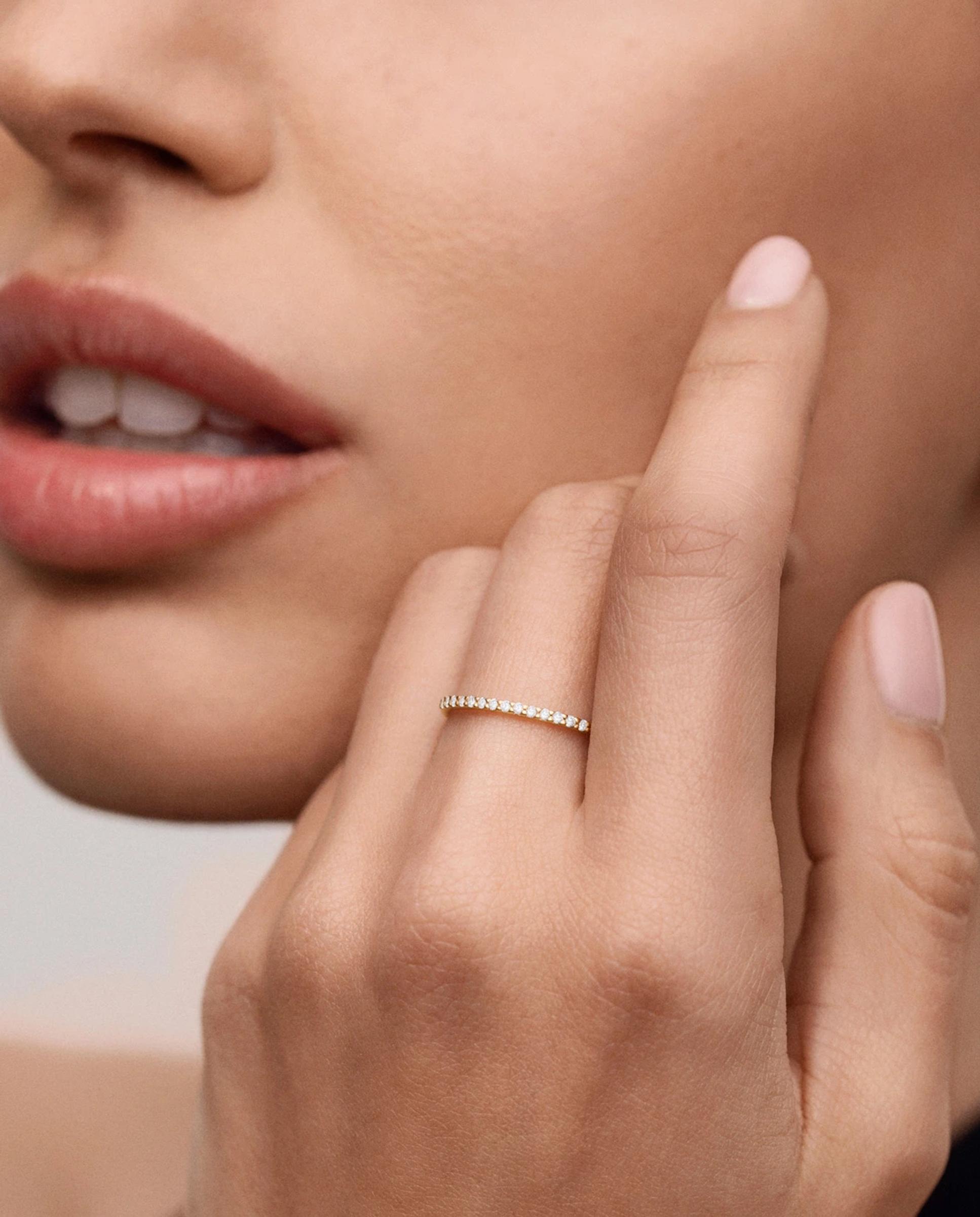 Imagen 2 de Anillo alianza alina de diamantes 0,12 cts. en oro amarillo de 18 kt - MUMIT - Blanco Blanco