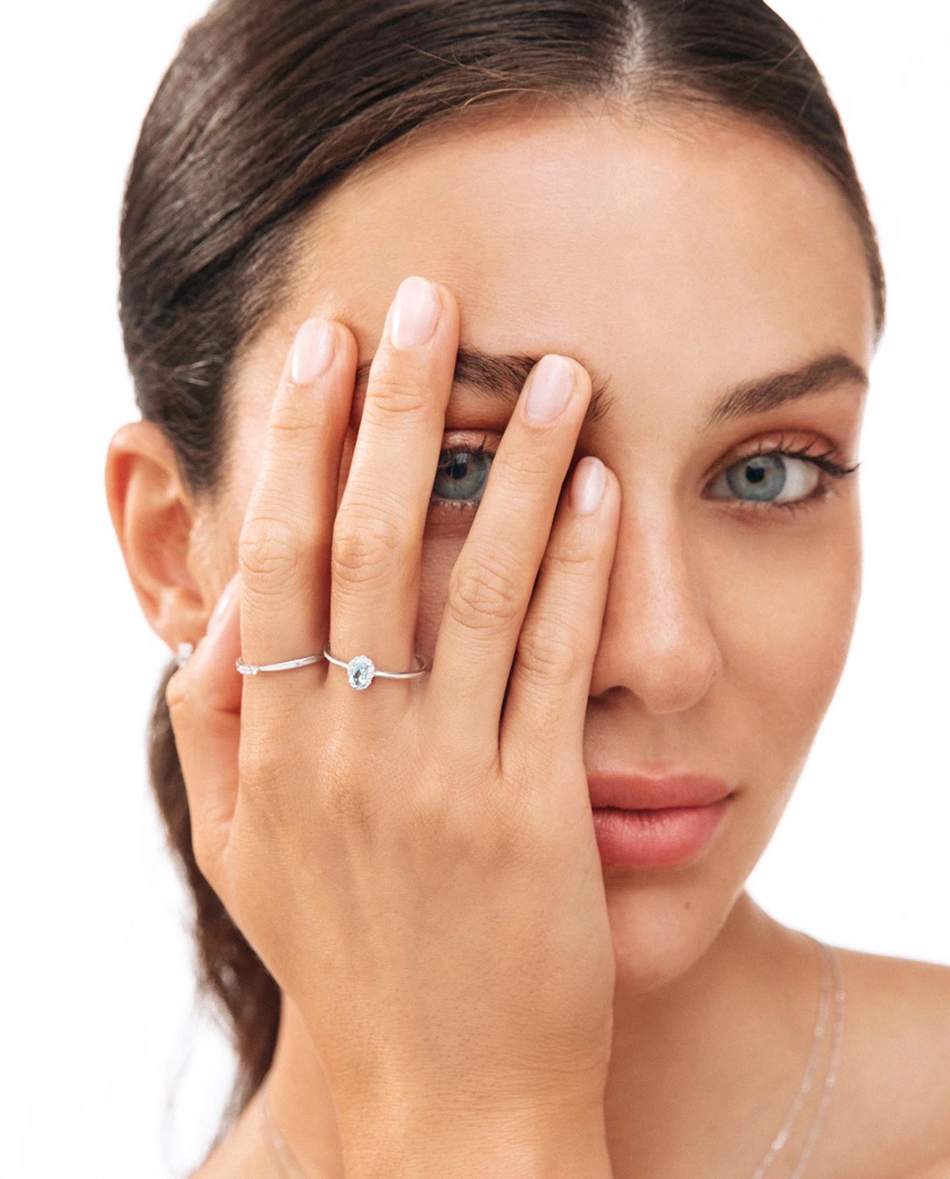 Imagen 5 de Sortija nina de aguamarina y diamantes en oro blanco de 18 kt - MUMIT - Azul Azul
