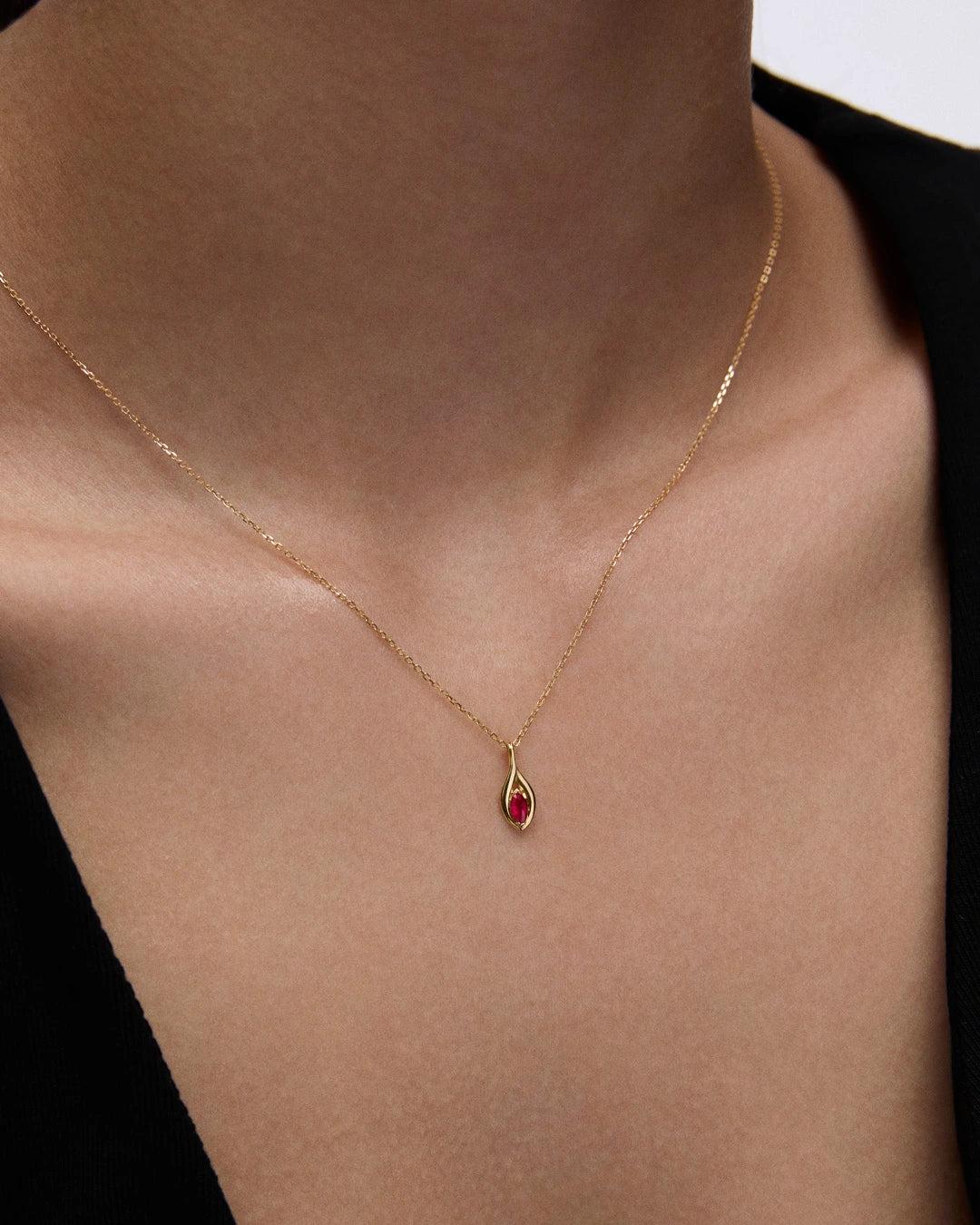 Colgante liora élan de rubí en oro amarillo de 18 kt - MUMIT - Rosa Rosa-2
