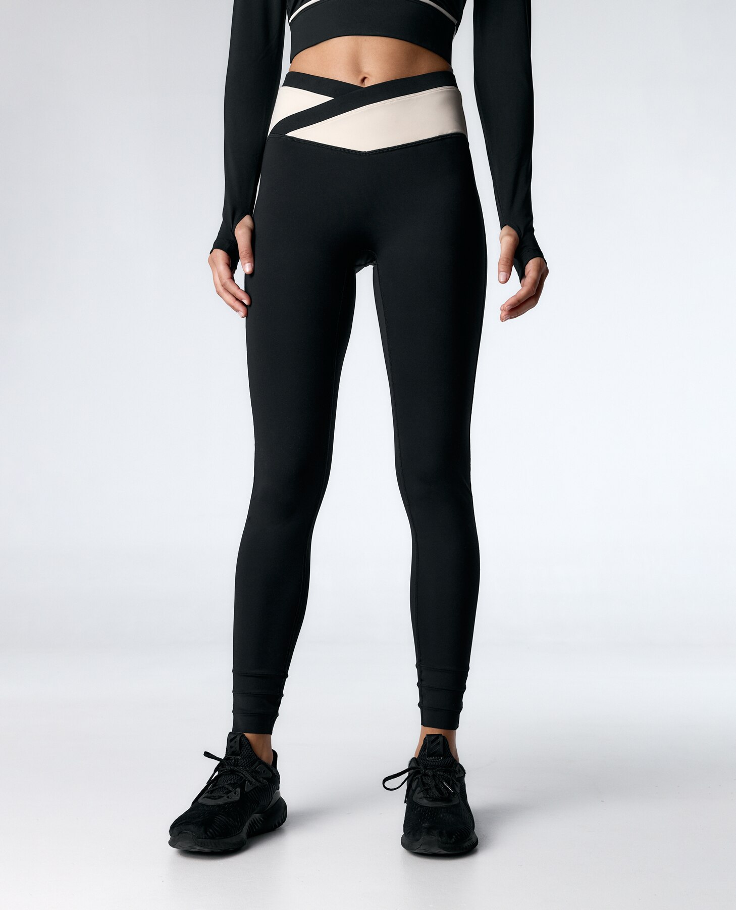 Leggings deportivos de mujer recortables con cintura alta cruzada