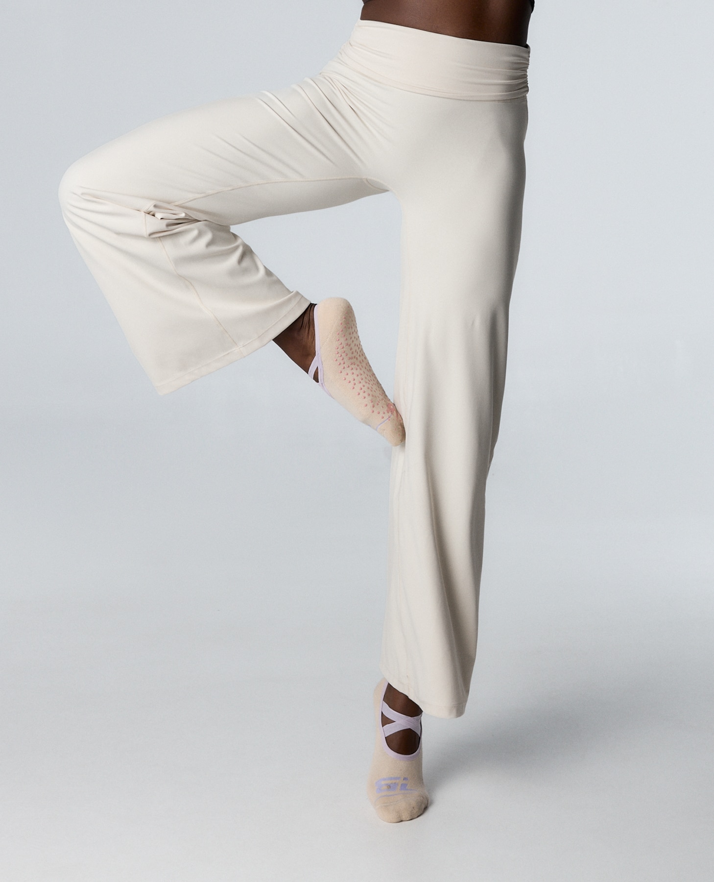 Pantalón deportivo de mujer de cintura fruncida y pata ancha