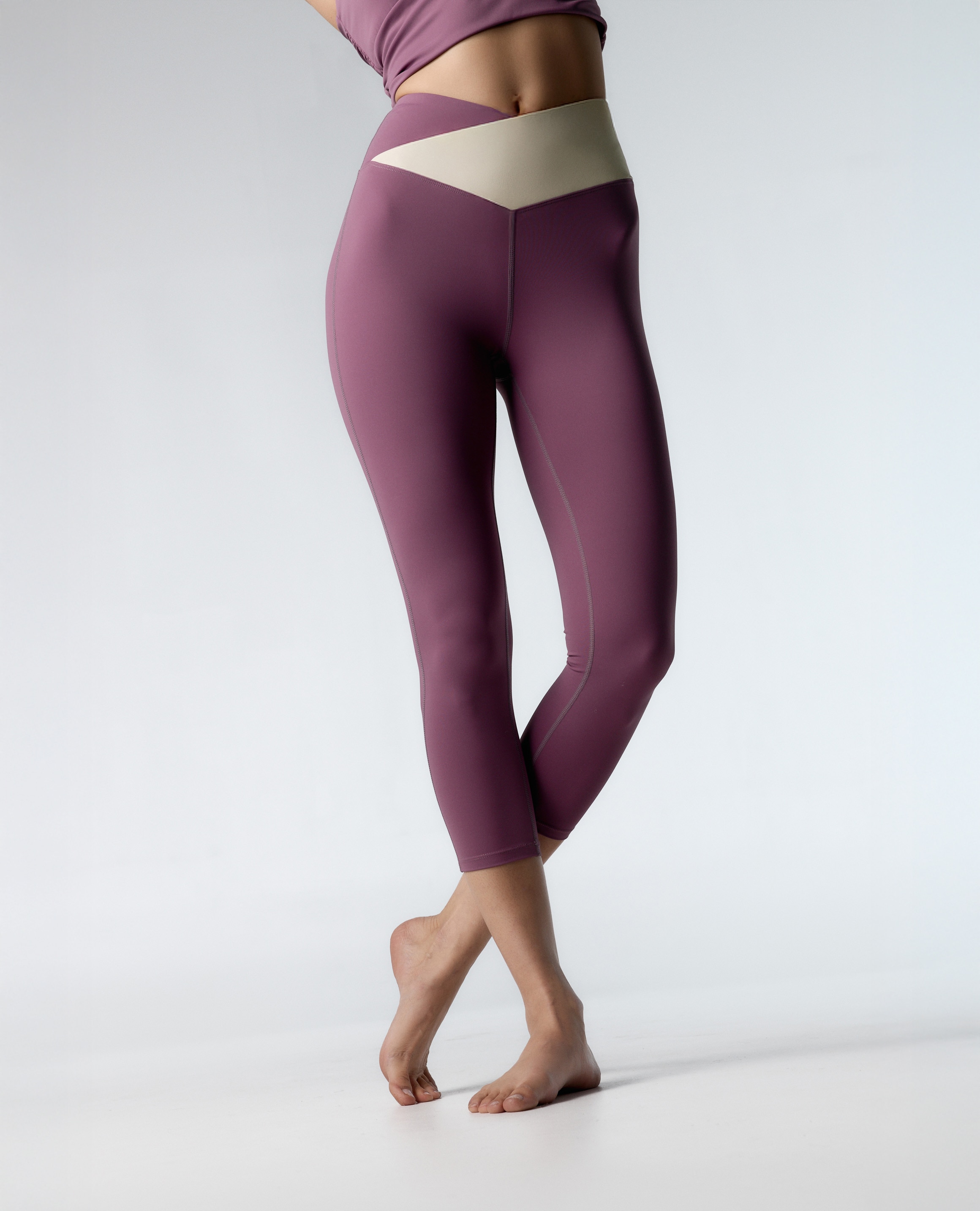 Imagen 0 de Leggings deportivos de mujer de media sujeción con cintura cruzada Beige/Rosa