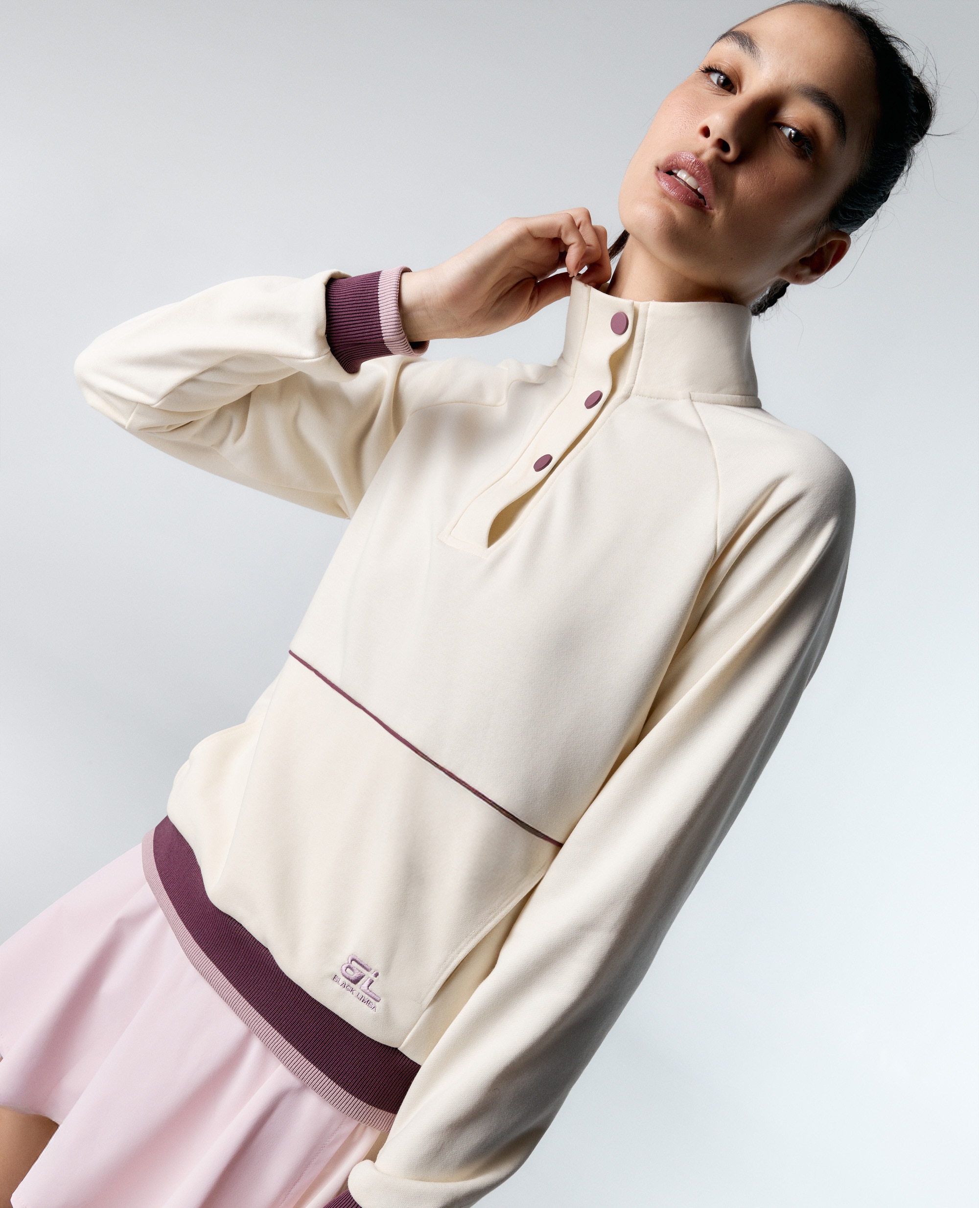 Sudadera deportiva de mujer con mangas ranglán y cuello alto - Black Limba - Crema Crema-2