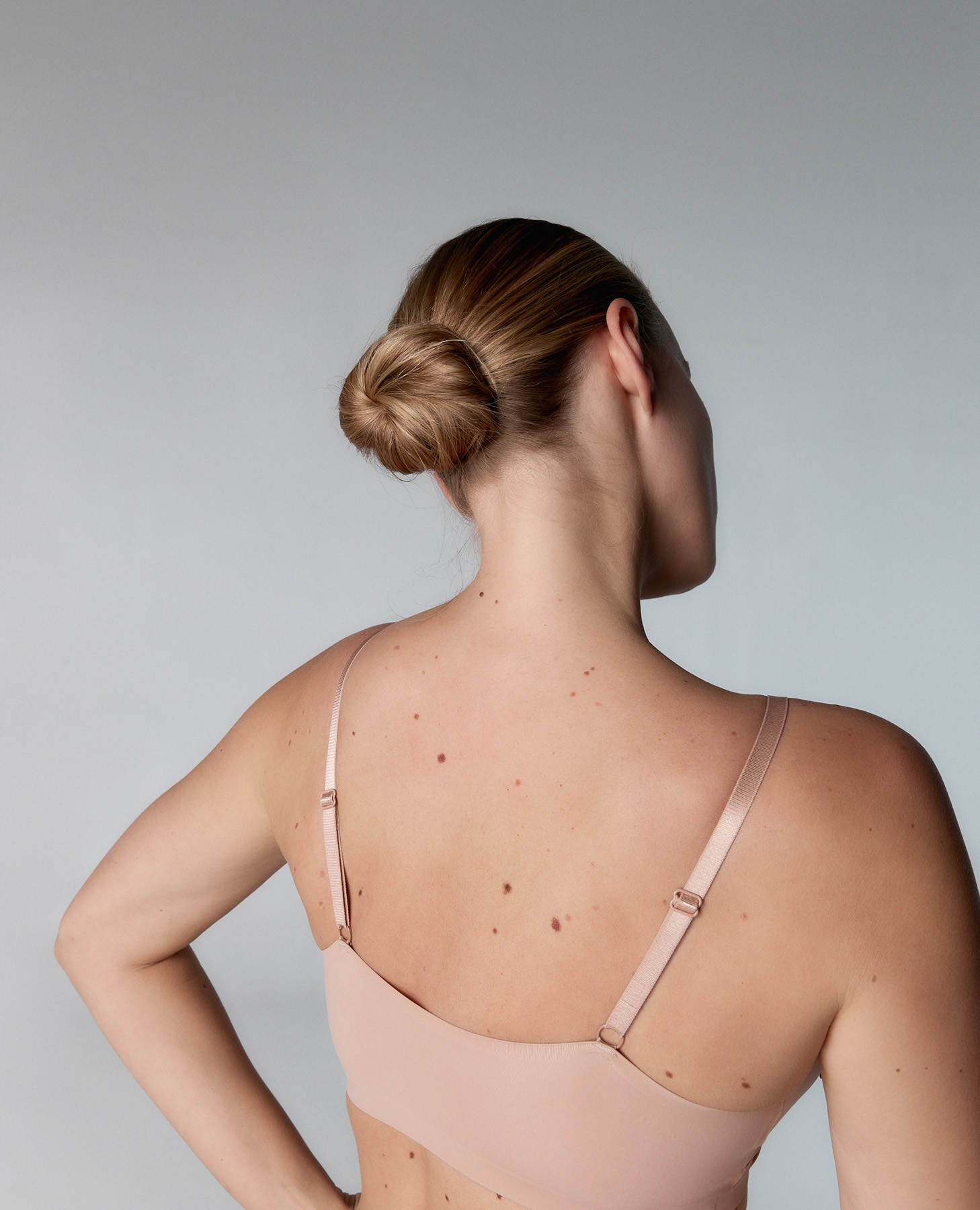 Sujetador sin aro triangular invisible de microfibra - Black Limba - Nude Nude-2