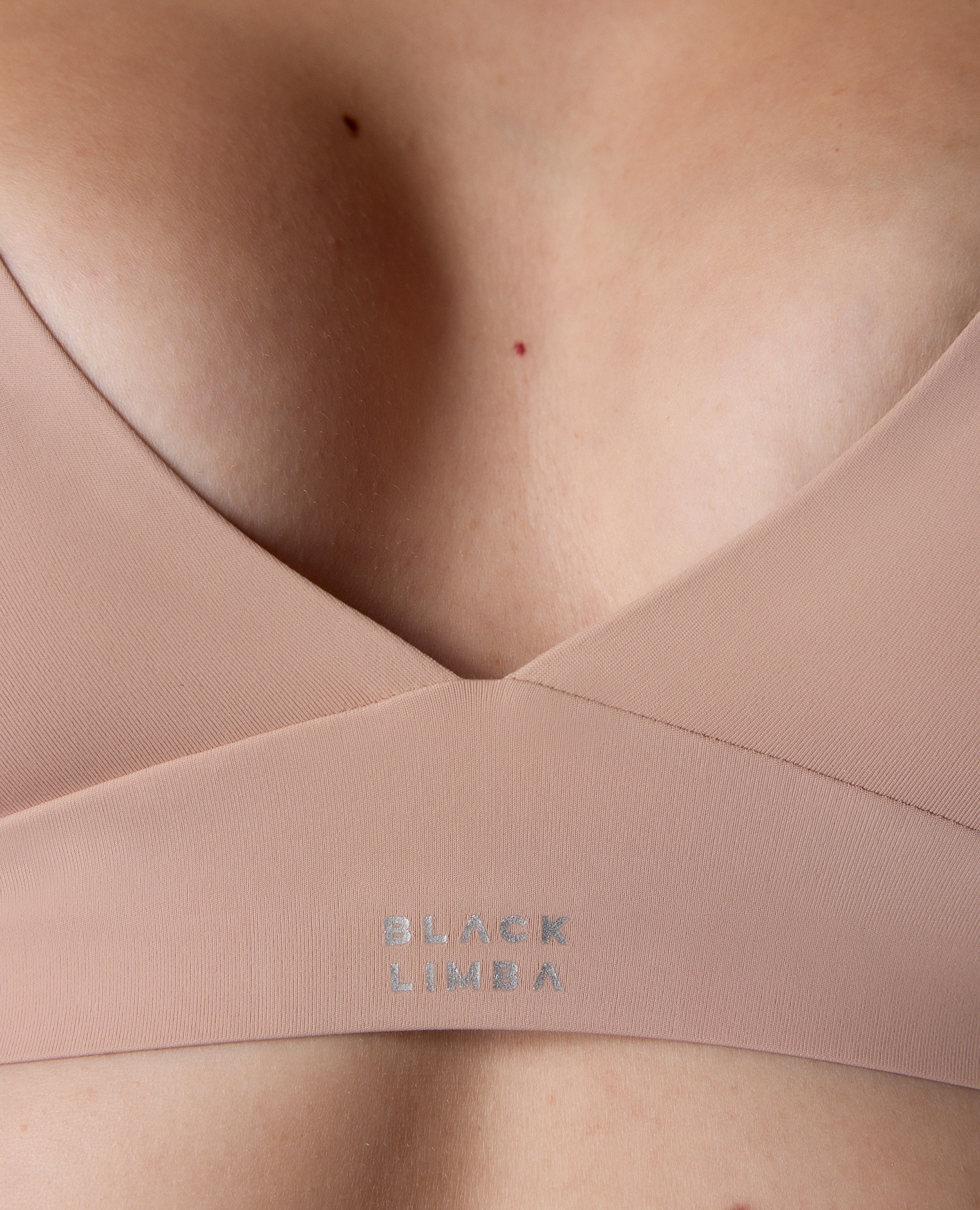 Sujetador sin aro triangular invisible de microfibra - Black Limba - Nude Nude-4
