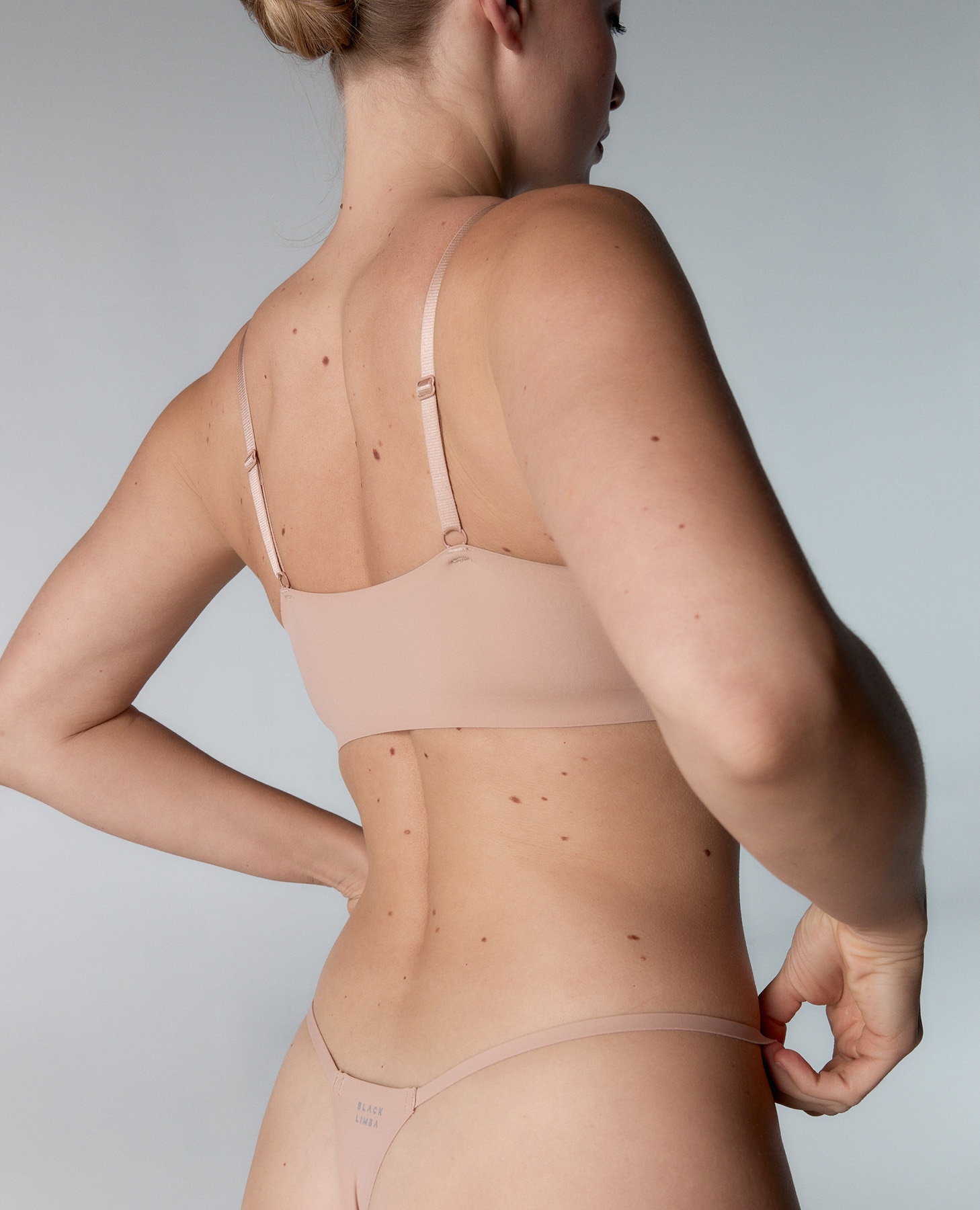 Tanga de microfibra sin costuras - Black Limba - Nude Nude-5