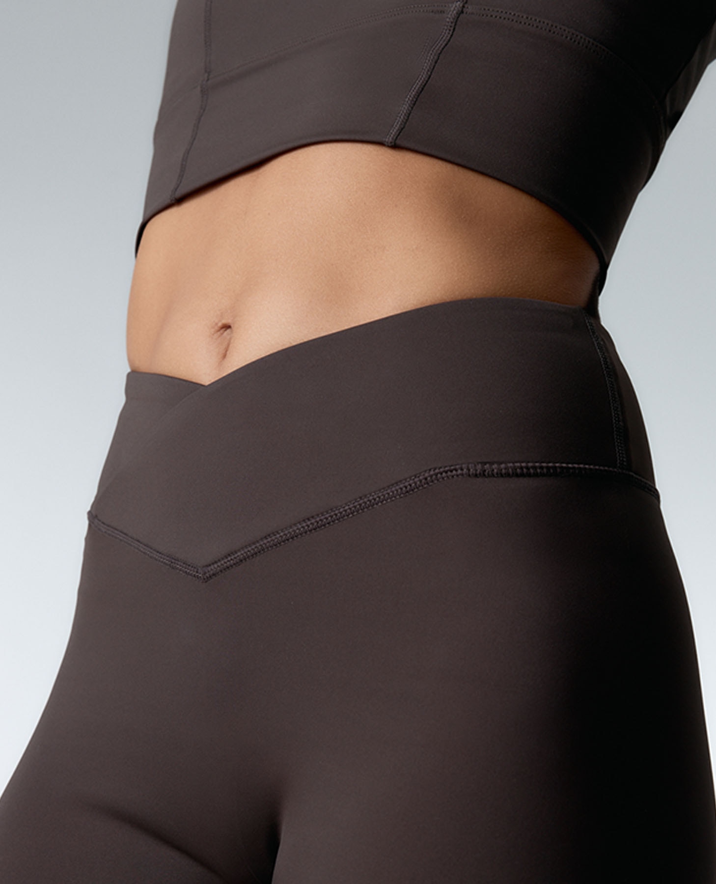 Legging deportivo de mujer con cintura alta en v y bajos recortables - Black Limba - Marrón chocolate Marrón chocolate-3