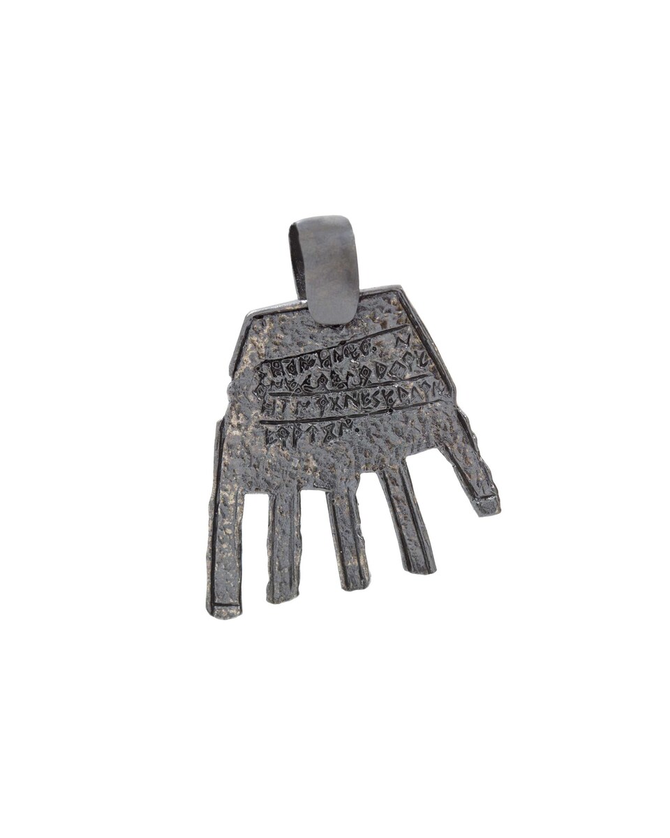 Colgante mano de Irulegi de rutenio 30mm con cordón caucho negro 4mm Negro-2