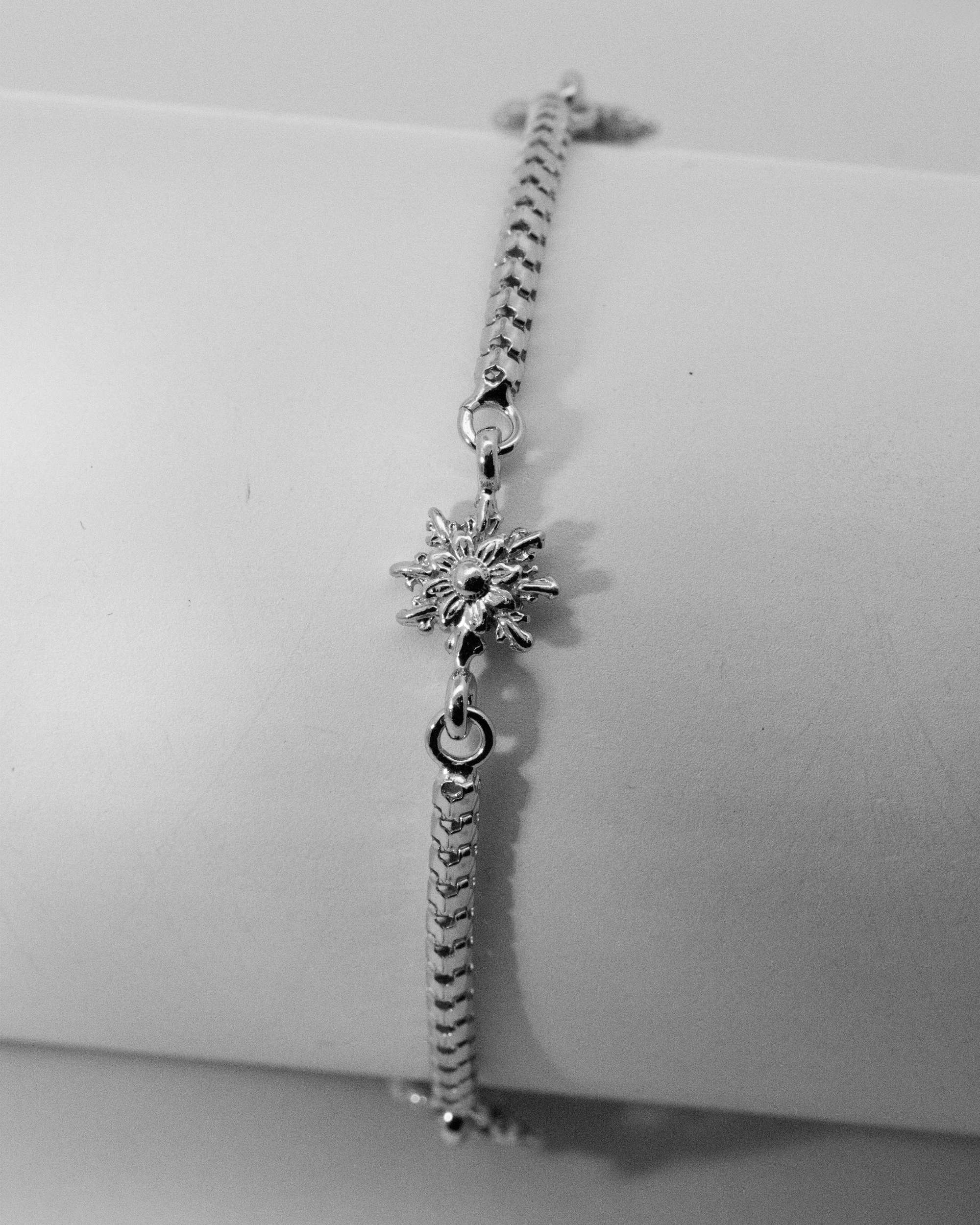 Collar de plata con 3 eguzkilore y cadena semirígida - Plateado Plateado-1