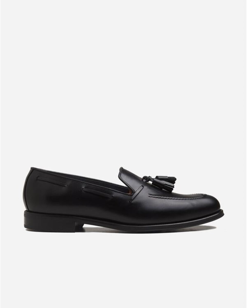 Mocasines de hombre de piel borlas negro mate · Silbon · El Corte