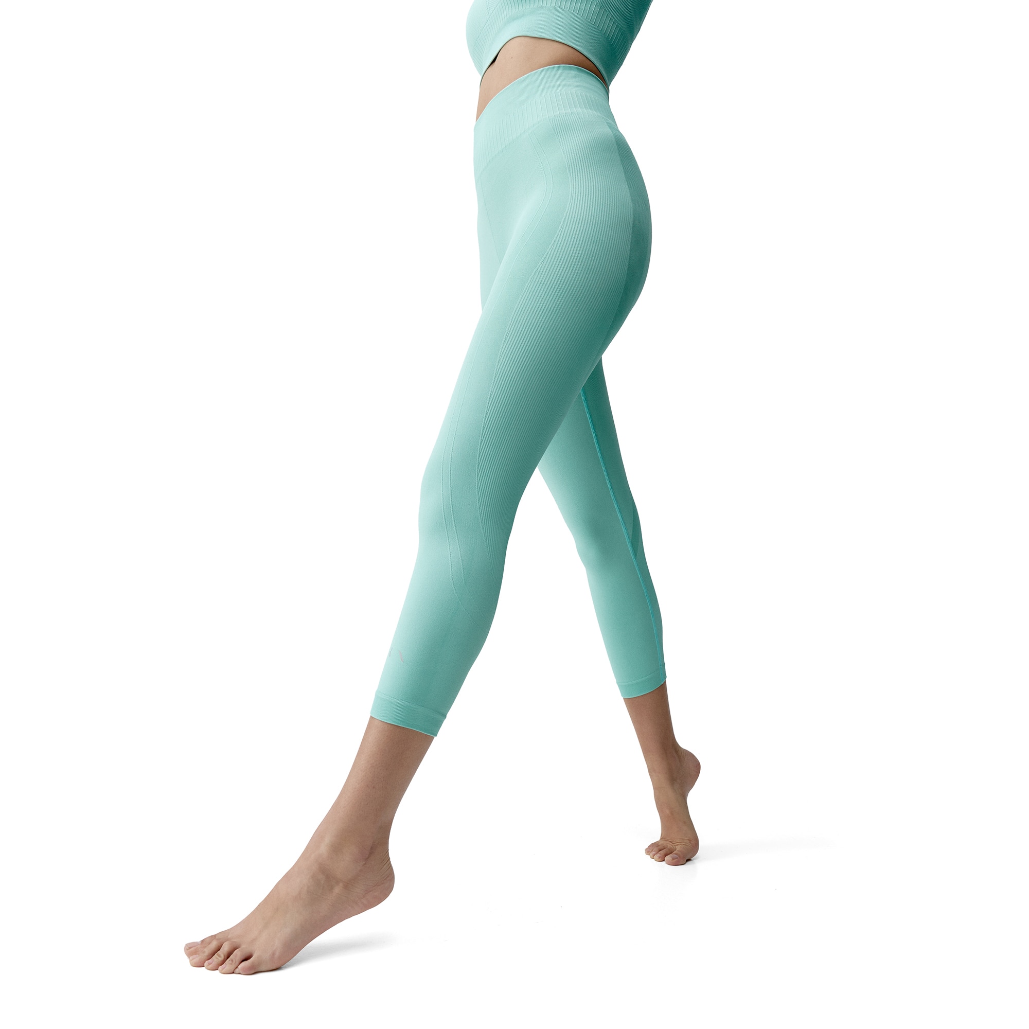 Born Malla de mujer Eris Living Yoga Azul celeste