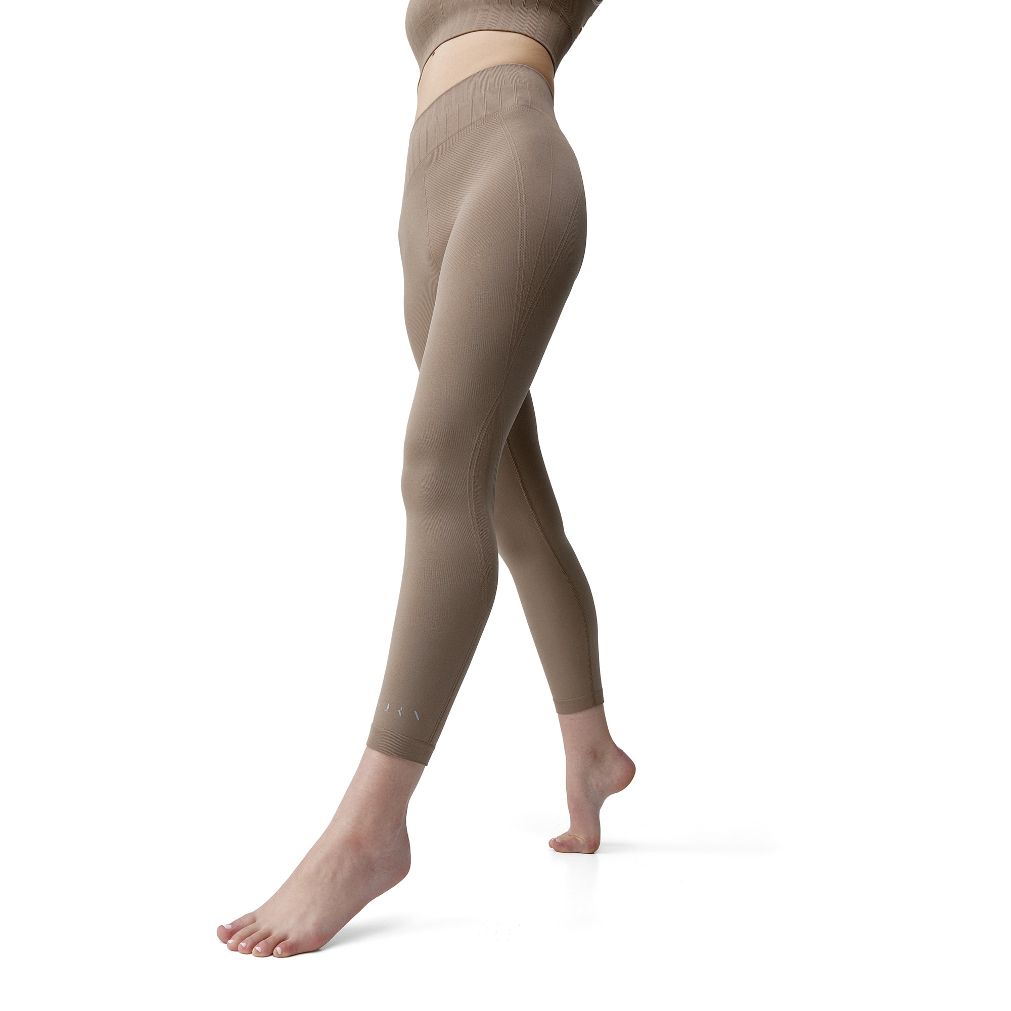 Imagen 0 de Malla de mujer Annapurna Born Living Yoga Beige