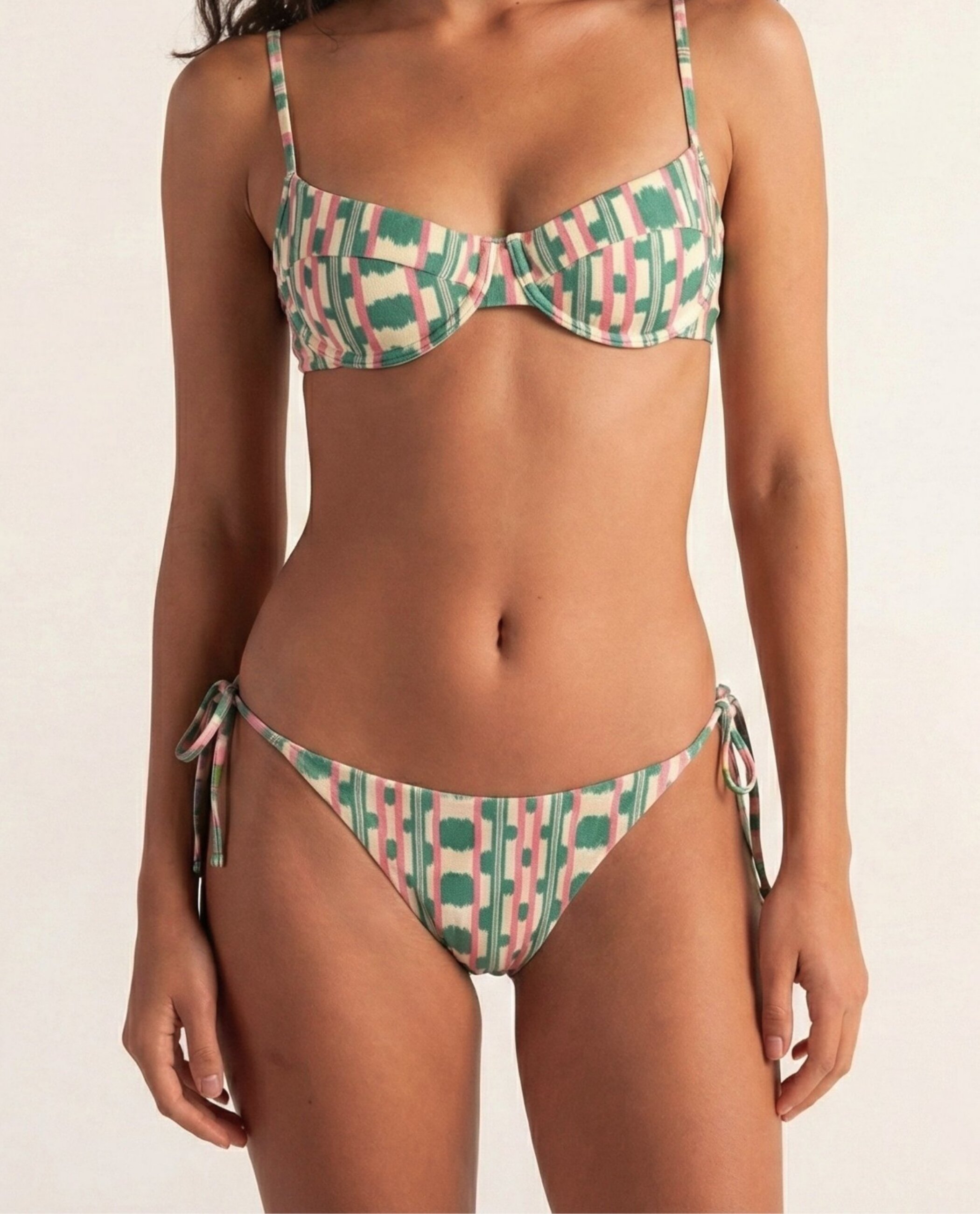 Robin Collection - Bragas de bikini Alfabia con cobertura clásica, lazo y estructura.
