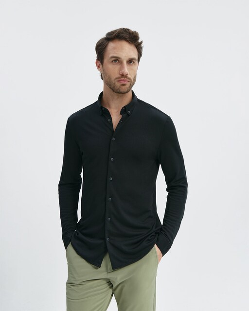 Imagen 0 de Camisa non iron de hombre corte regular lisa en negro