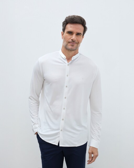 Imagen 0 de Camisa non iron de hombre corte regular cuello mao lisa