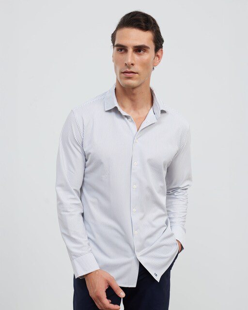 Imagen 0 de Camisa suave y anti-manchas de hombre corte regular rayas negras