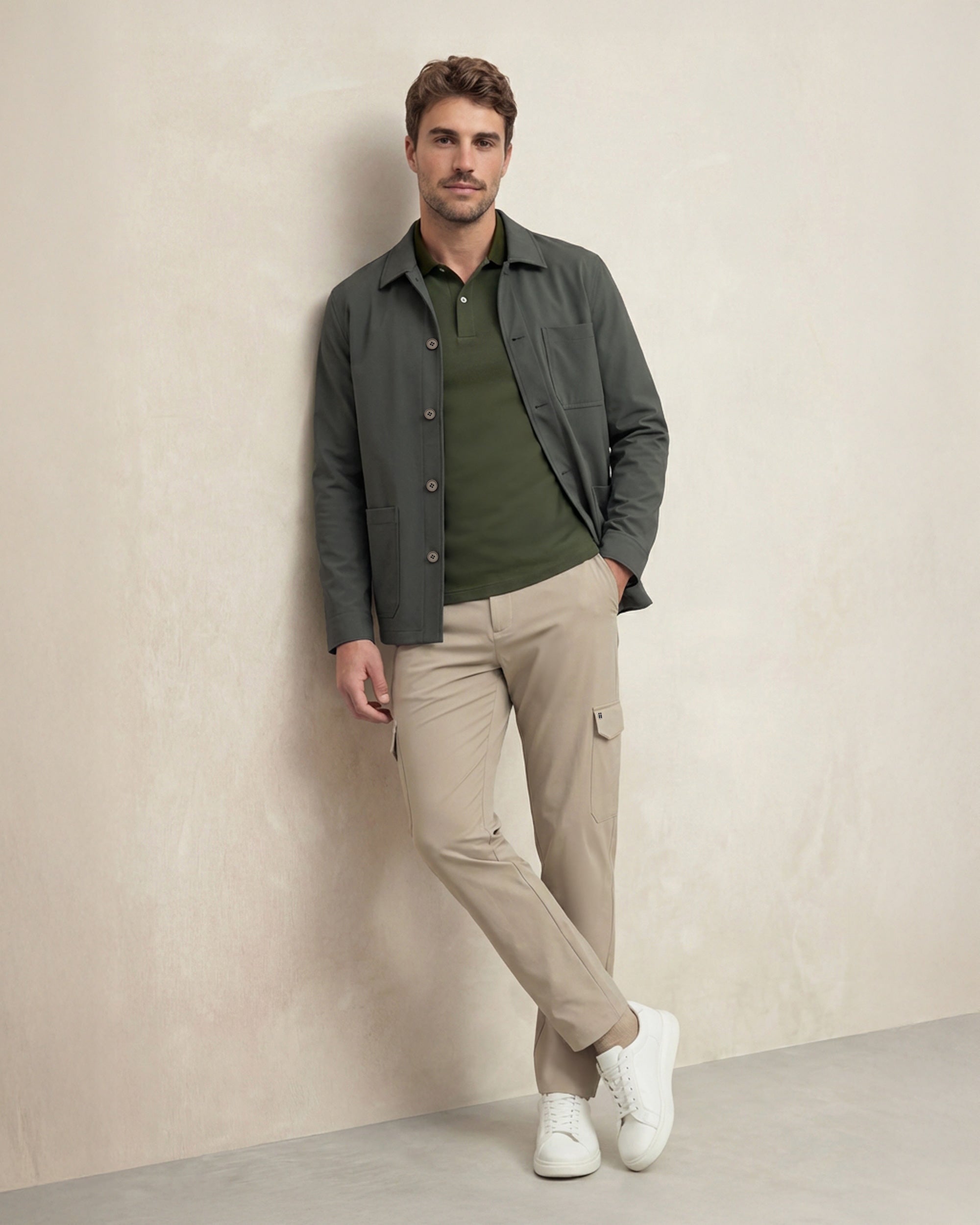 Imagen 0 de Pantalón cargo de hombre corte regular en beige Beige