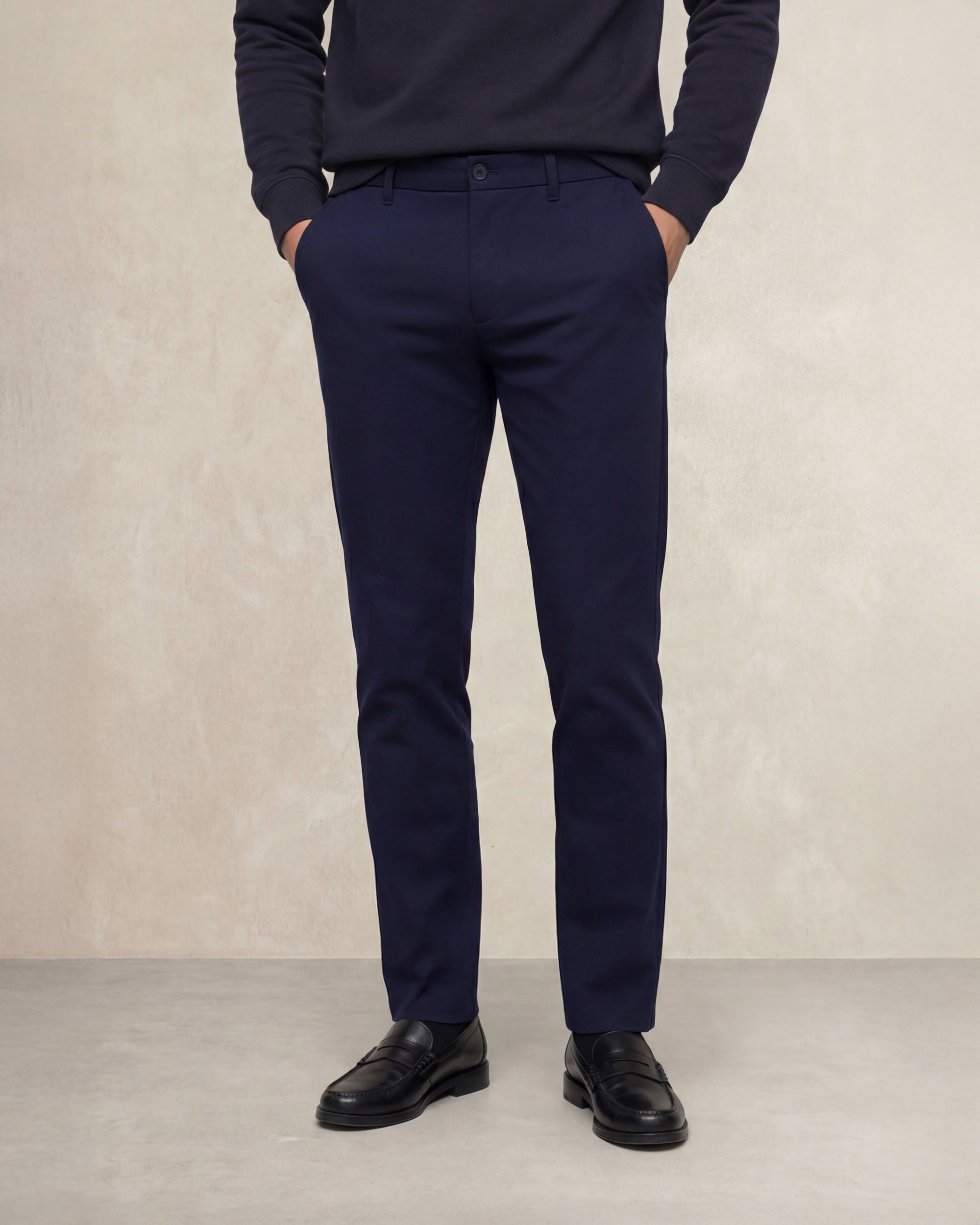Imagen 0 de Pantalón de hombre corte tapered en azul marino Azul marino