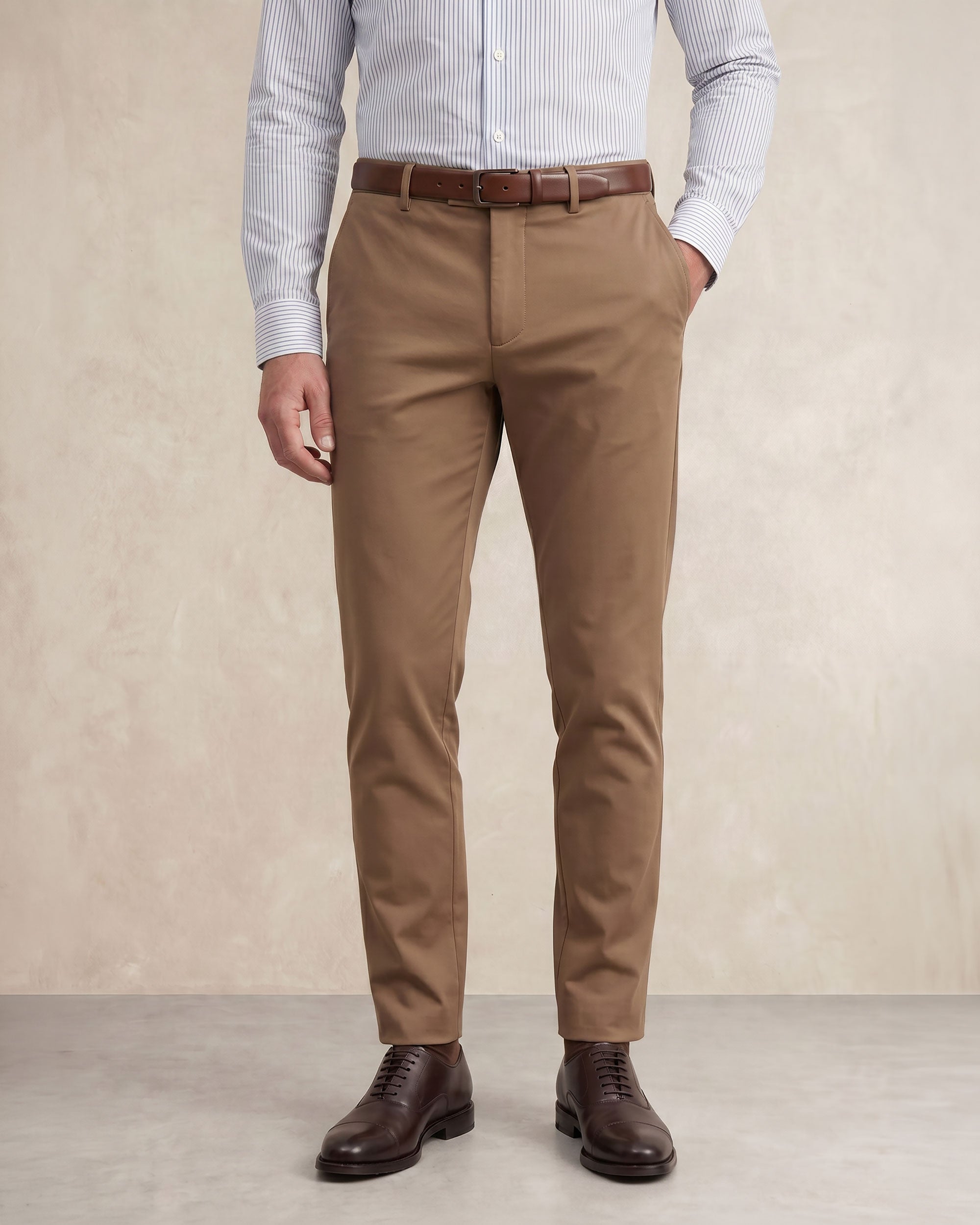 Imagen 0 de Pantalón de hombre corte tapered en marrón Beige/Marrón