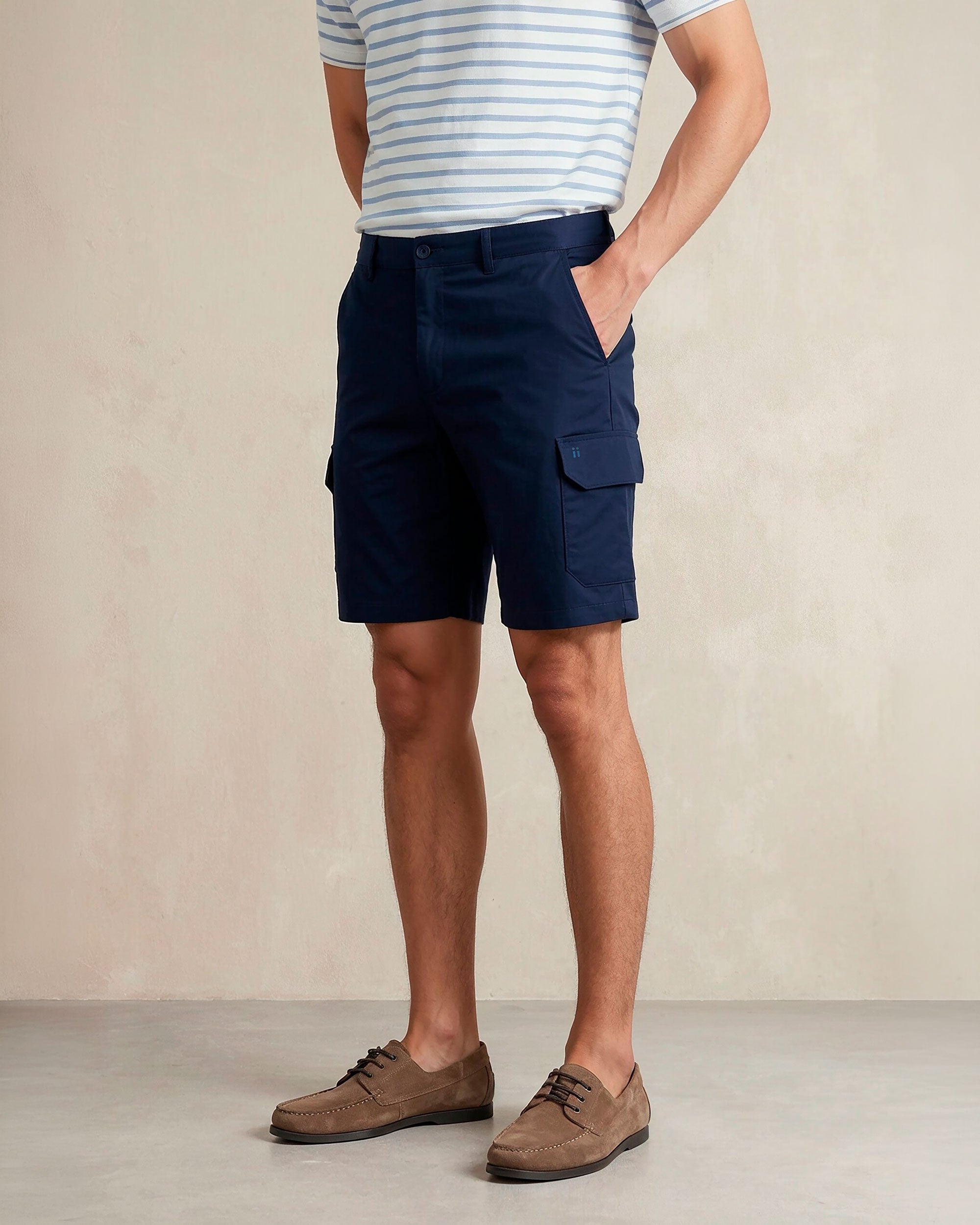 Imagen 0 de Bermuda de hombre tipo cargo de hombre beige Azul marino