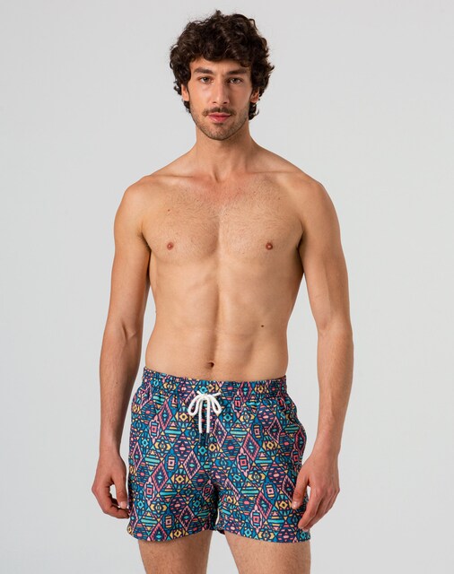 Imagen 0 de Bañador tipo bermuda de hombre con cintura elástica y estampado de estilo africano