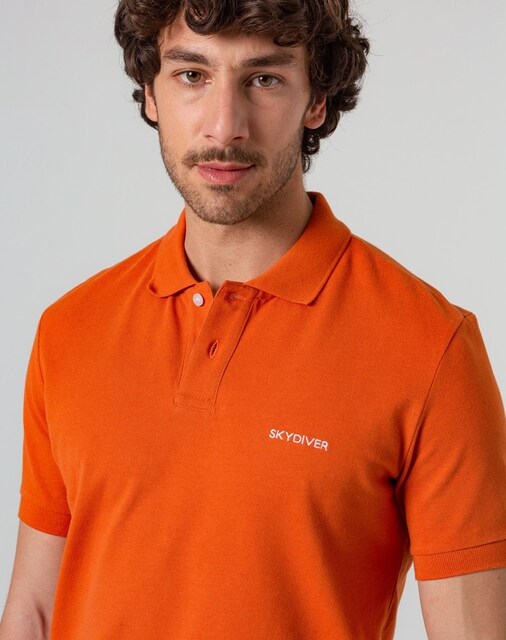 Imagen 0 de Polo de hombre en naranja de manga corta