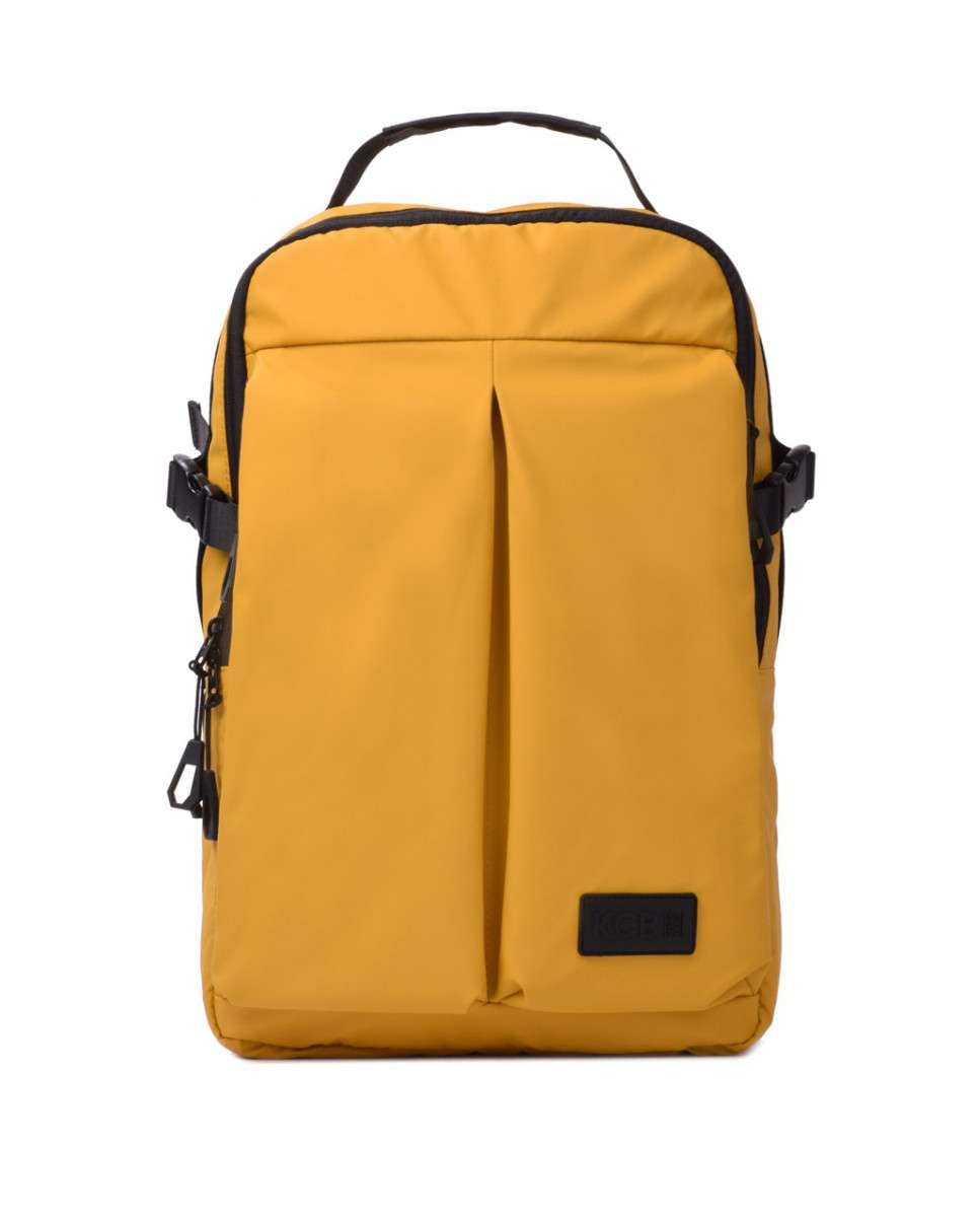 Imagen 0 de Mochila grande de hombre color mostaza con cremallera Mostaza