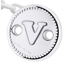 V V
