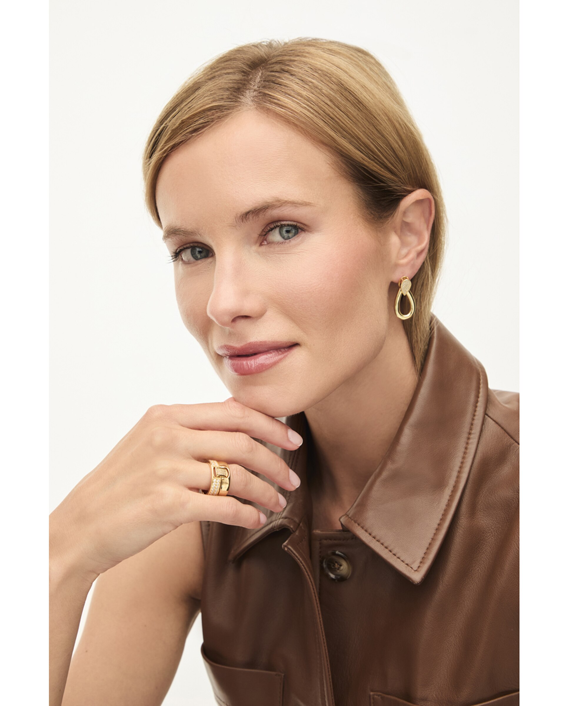 Imagen 2 de Pendientes pretty, dos gotas encontradas, una con pave, dorado, 3 cm - Duran Exquse - Blanco brillo Blanco brillo
