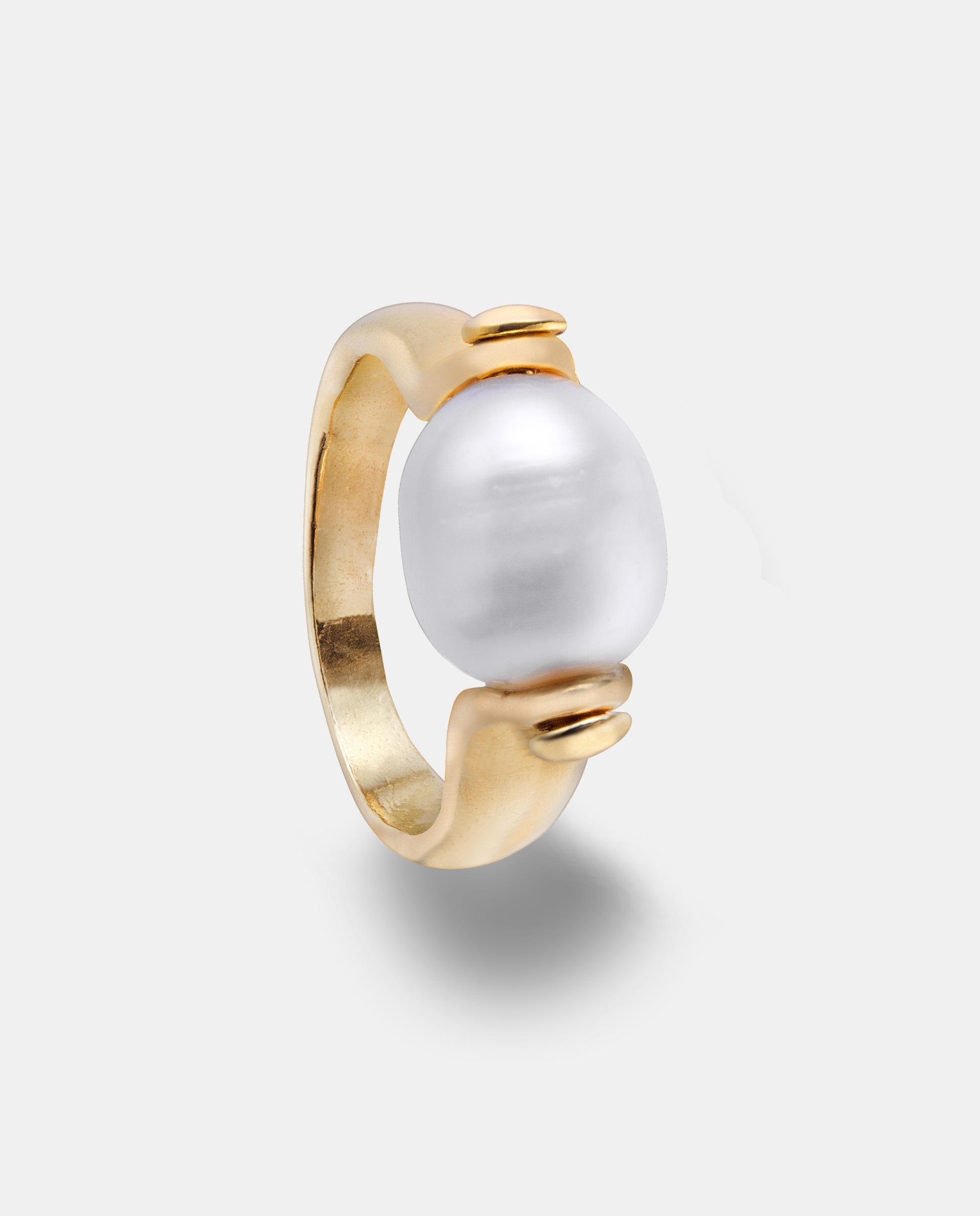 Imagen 0 de Anillo coco perla barroca central con adornos laterales de plata con acabado de oro amarillo 18k Blanco