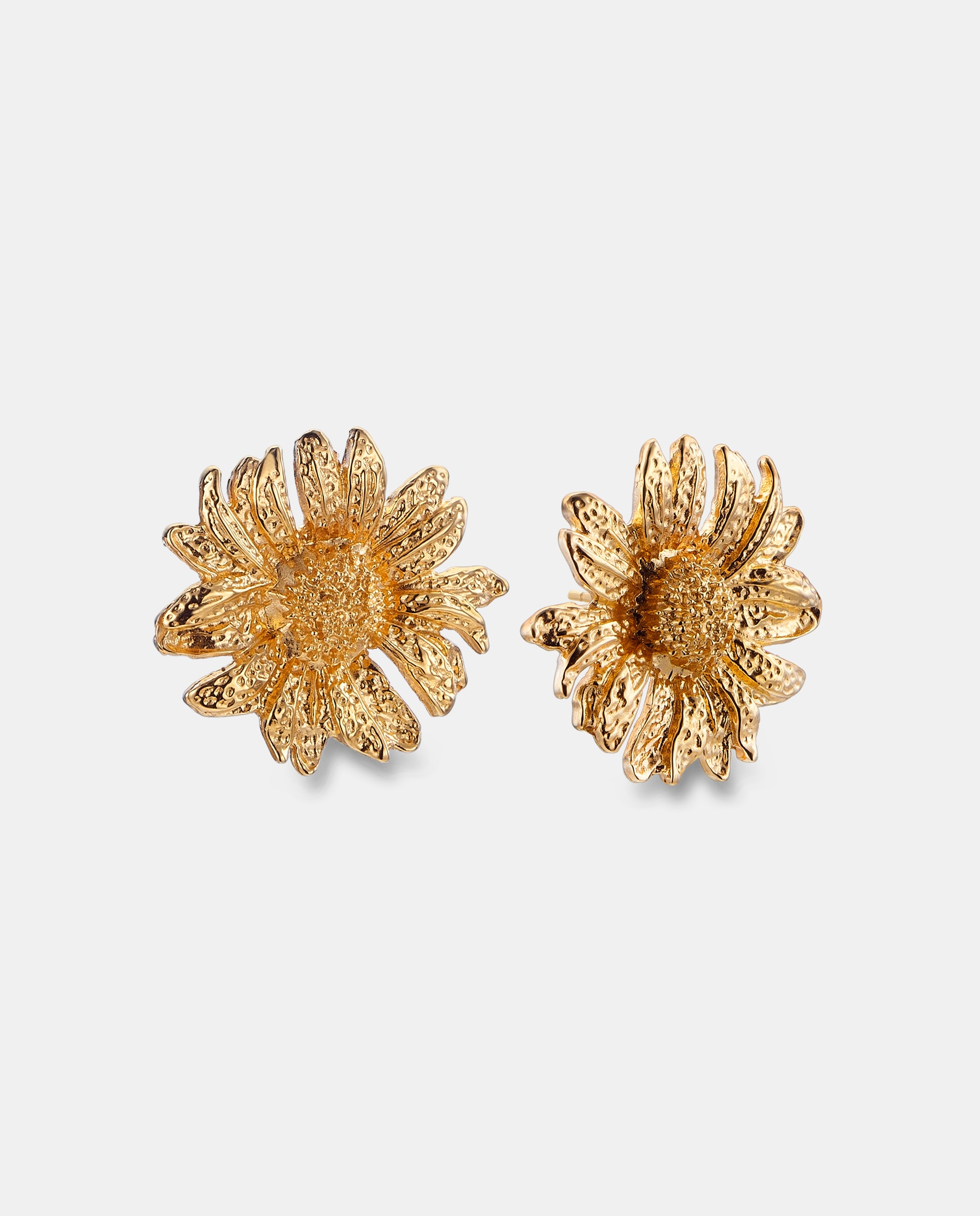 Imagen 1 de Pendientes edición limitada flor con textura de plata con acabado de oro amarillo 18k Dorado