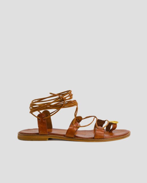 Sandalias planas de mujer en piel color marrón