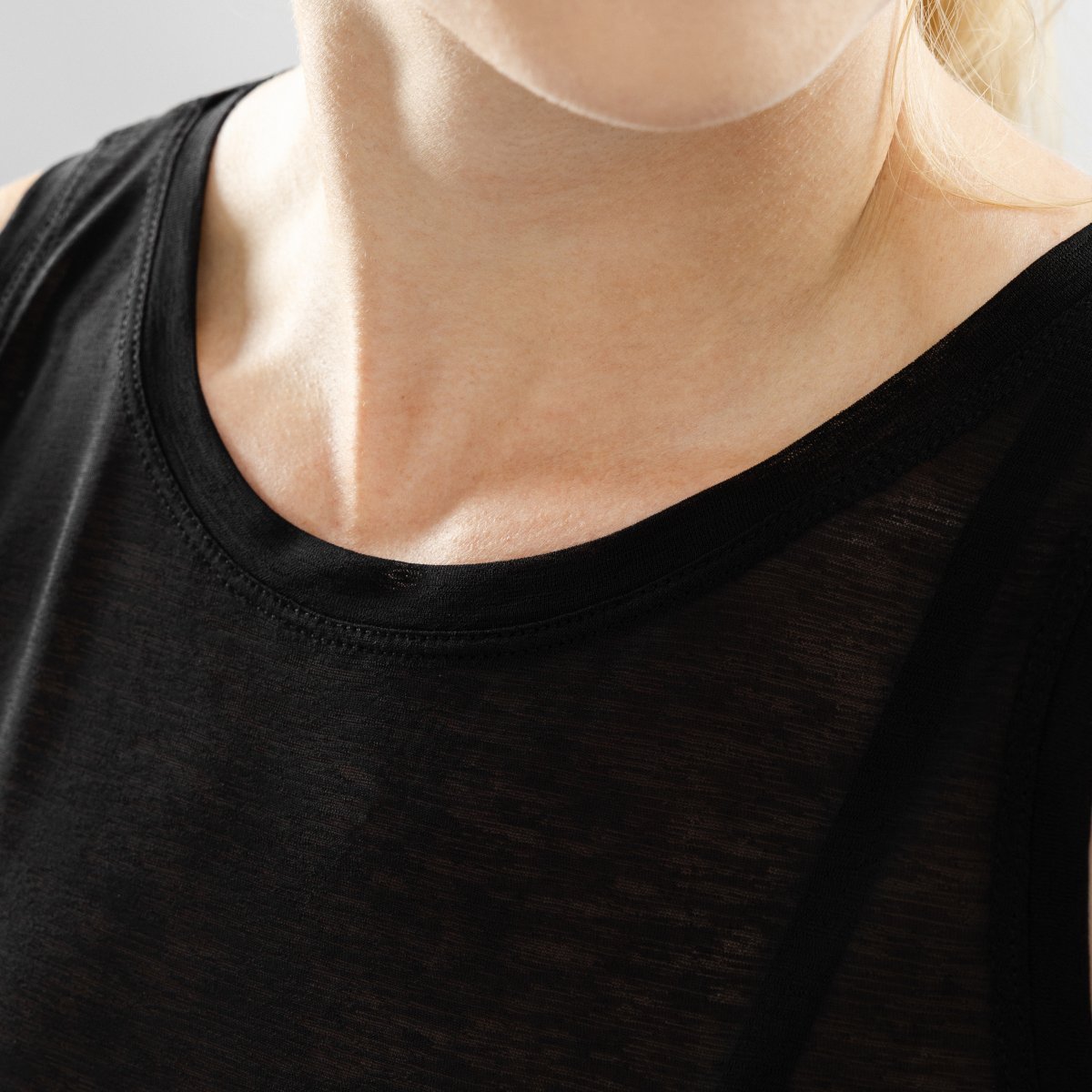 Top de entrenamiento de mujer Gym-CropSleeveless Siroko - Negro Negro-5