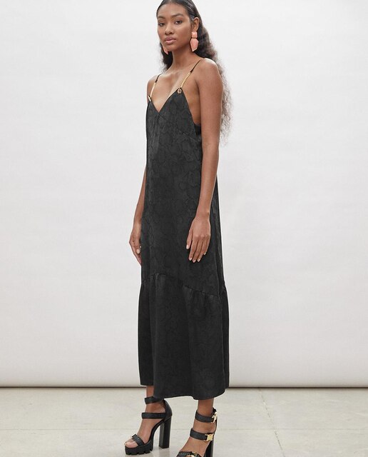 Vestido midi con tirantes de cadena
