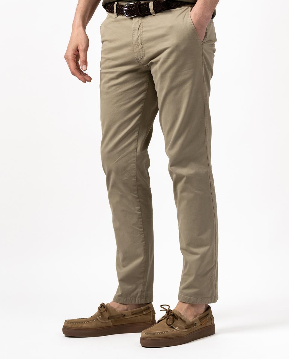 Makarthy - Chino de hombre slim con bolsillos y parche bordado.