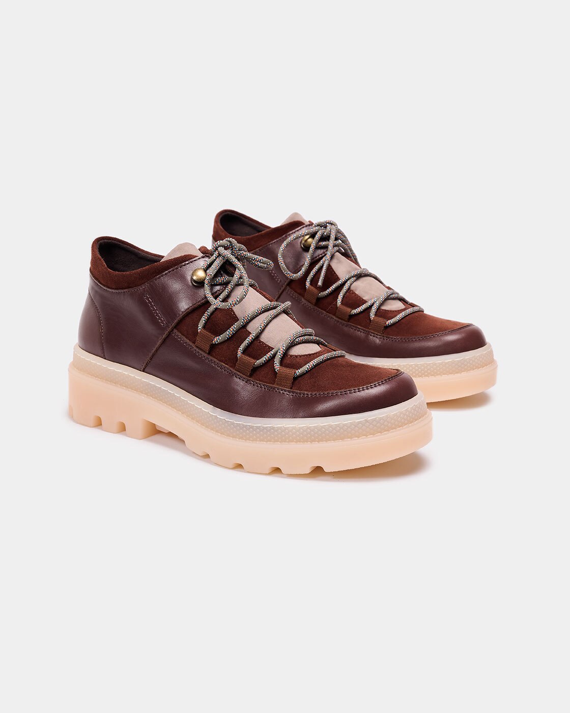 Botines de mujer de piel y tejido con cordones y suela track · Naguisa ...