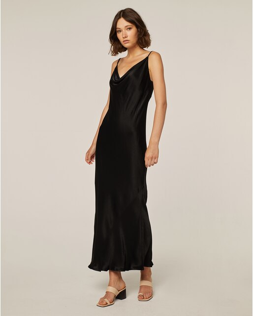 Vestido largo satinado de tirantes con escote drapeado