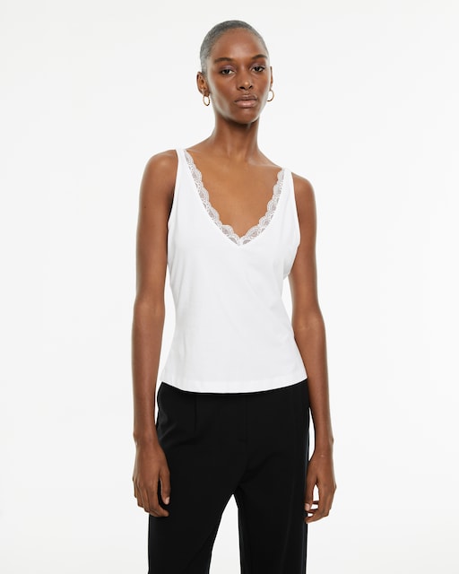 Imagen 0 de Top de mujer con puntilla y tirantes ajustables