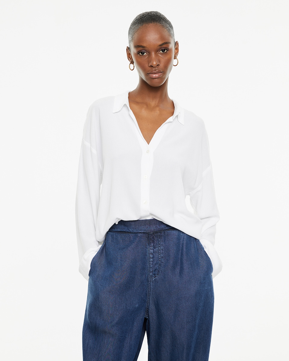 Camisa de mujer fluida de manga larga y prenda sostenible · System