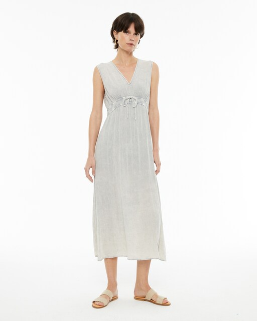 Imagen 0 de Vestido midi de bambula con escote de pico