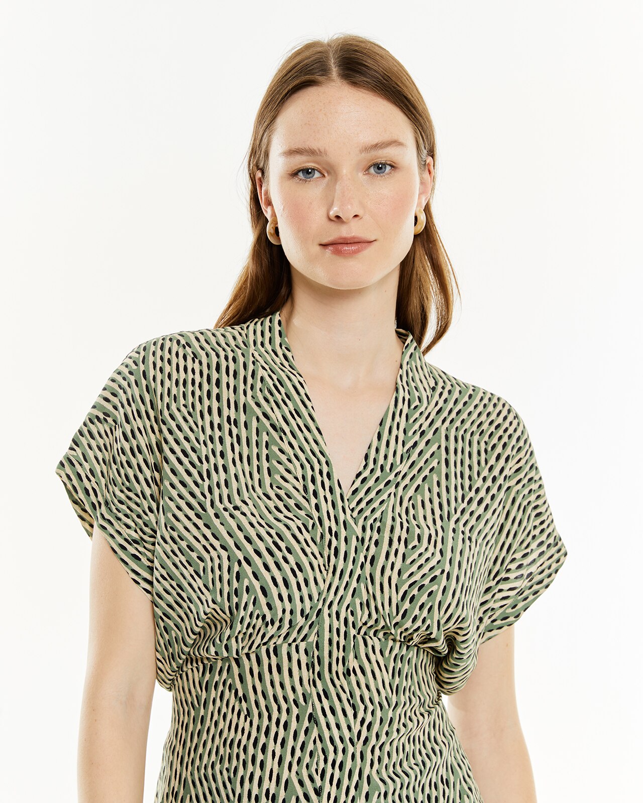 Camisa de mujer estampada con escote de pico - System Action - Verde claro Verde claro-4